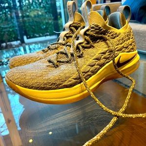 Lebron 15 basketball sneakers 9.5